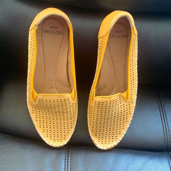 Earth Origins comfy slip ons. Yellow/mustard - Picture 1 of 3
